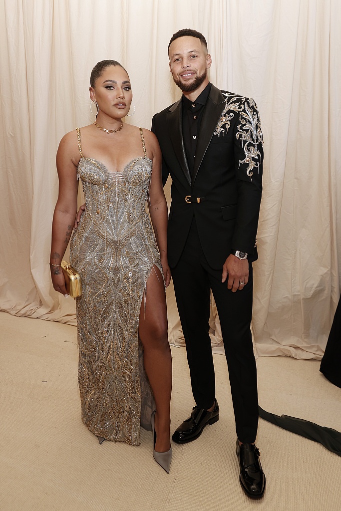 乐鱼APP下载-有点尬！阿耶莎：库里第一次和我表白是在我们全家看电影时