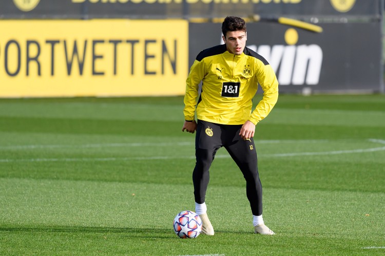 乐鱼-门兴瞄准雷纳展开转会谈判，初步报价已提交德甲劲旅