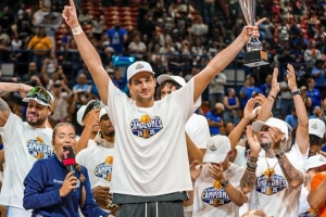 打了21年职业的玻璃人，终于拿到生涯首冠