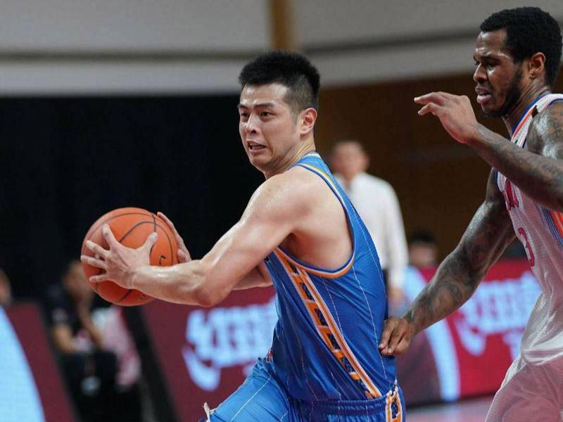 乐鱼-周琦曾凡博伤停北京危局 押宝麦基求速成本土内线成长空间被锁死